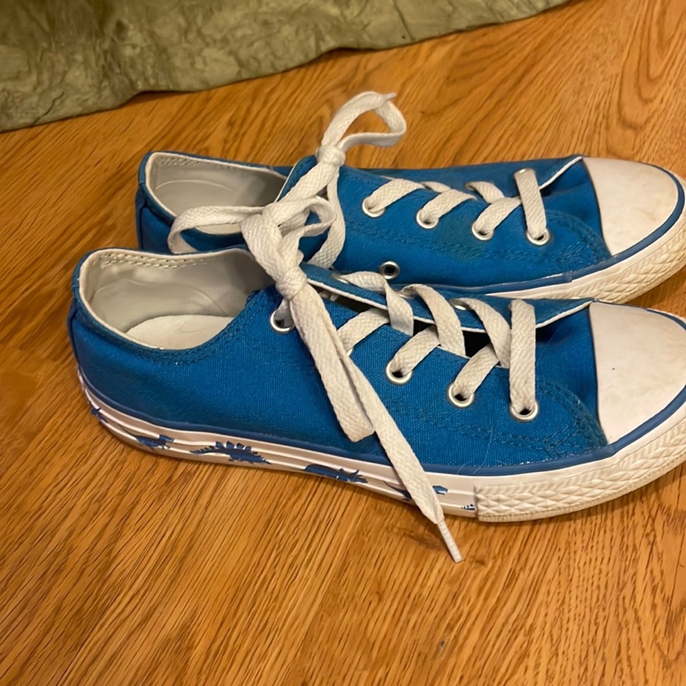 Converse Dinoverse Blue shoes size 2
